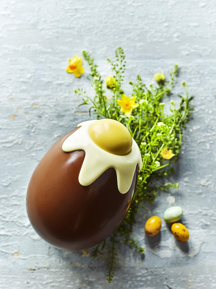 M&S: čokoládové vejce s karamelovým žloutkem